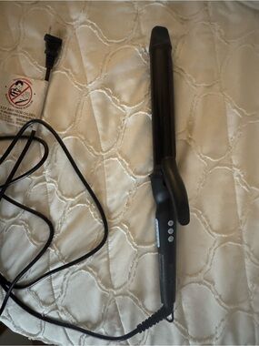 Black ceramic pro Bioionic curling iron 1.25 inch